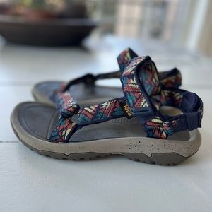 Teva women's Hurricane XLT2 size 6